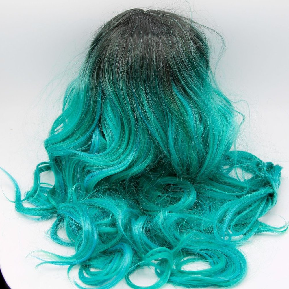 Lativ Long Wavy Wig for Women Ombre Green Middle Part Wigs Teal Wigs Long Curly